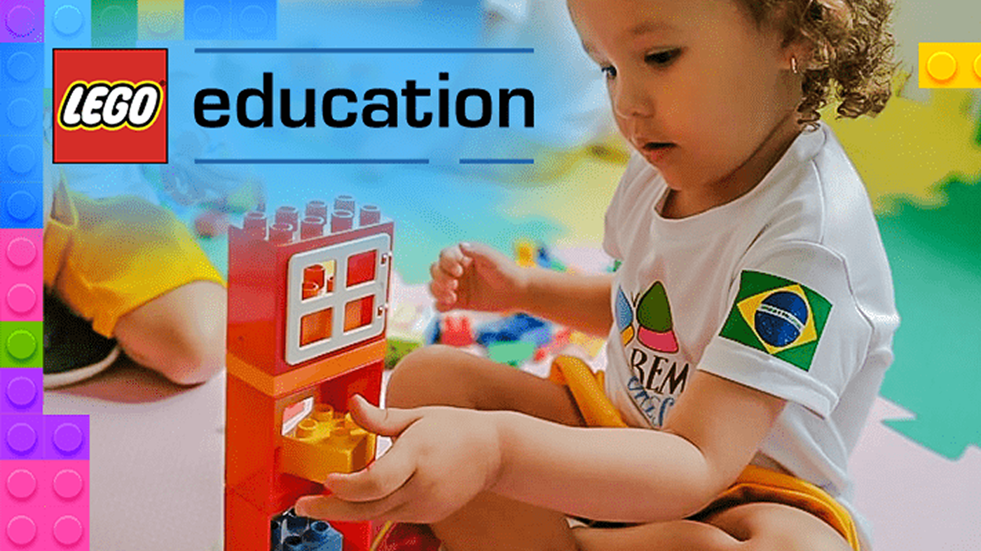 Crianças com fantoche